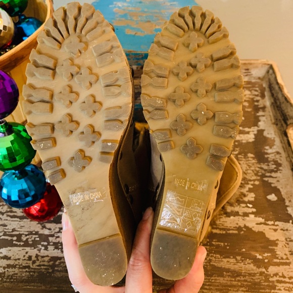 FUR-LINED LACE UP HIKING BOOTS  🥾 7 - Picture 6 of 6